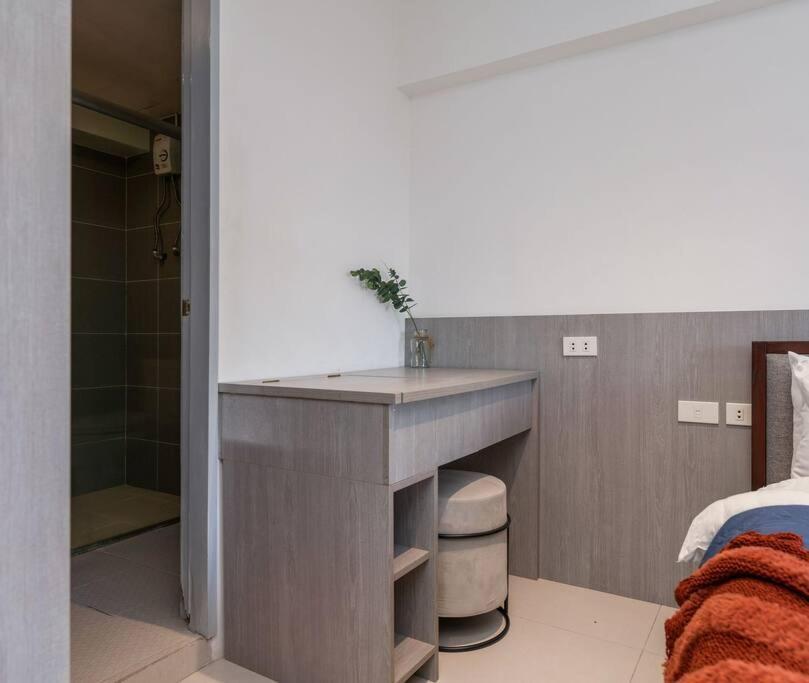 Airport Express Hostel E-527, 2 Minutes To Airport,Fast Wifi, Free Netflix Мактан Экстерьер фото