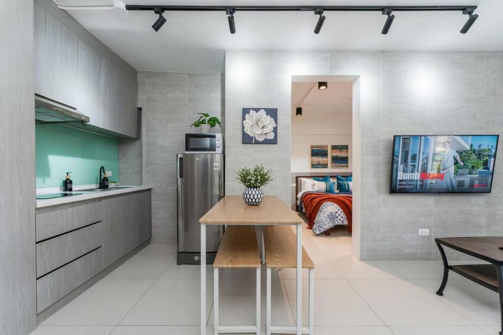 Airport Express Hostel E-527, 2 Minutes To Airport,Fast Wifi, Free Netflix Мактан Экстерьер фото