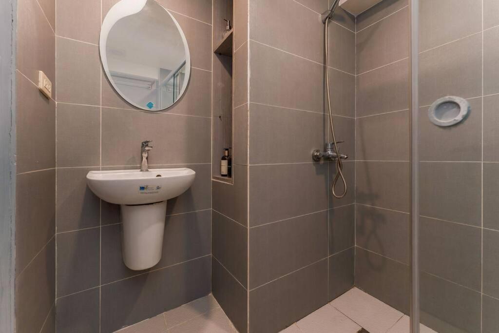 Airport Express Hostel E-527, 2 Minutes To Airport,Fast Wifi, Free Netflix Мактан Экстерьер фото