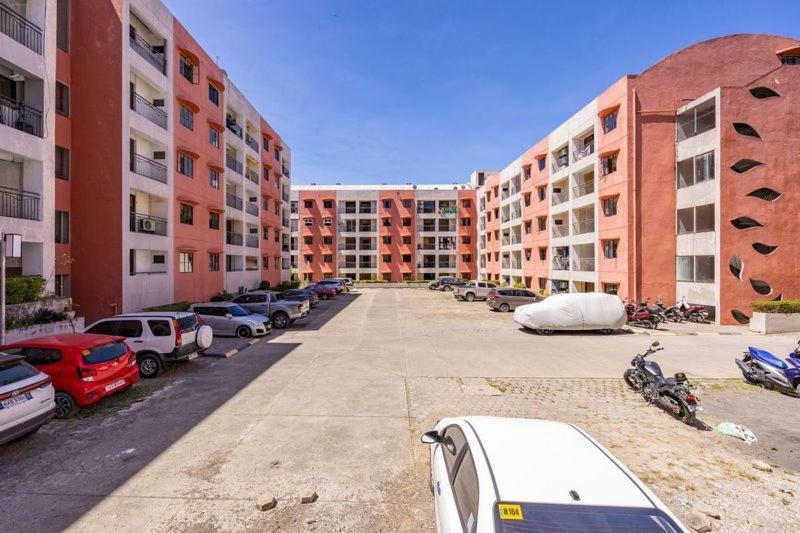 Airport Express Hostel E-527, 2 Minutes To Airport,Fast Wifi, Free Netflix Мактан Экстерьер фото